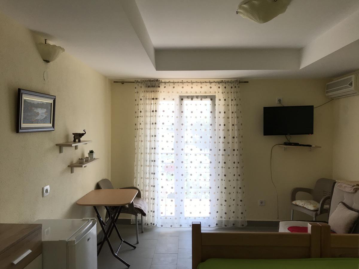 Studio Apartment Cudo Nevidjeno Karuc ภายนอก รูปภาพ